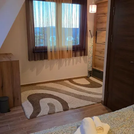 Apartment Sanjar Divcibare
